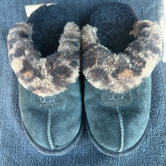 UGG woman’s black suede slippers with Faux Fur Trim size 7 - Picture 5 of 11